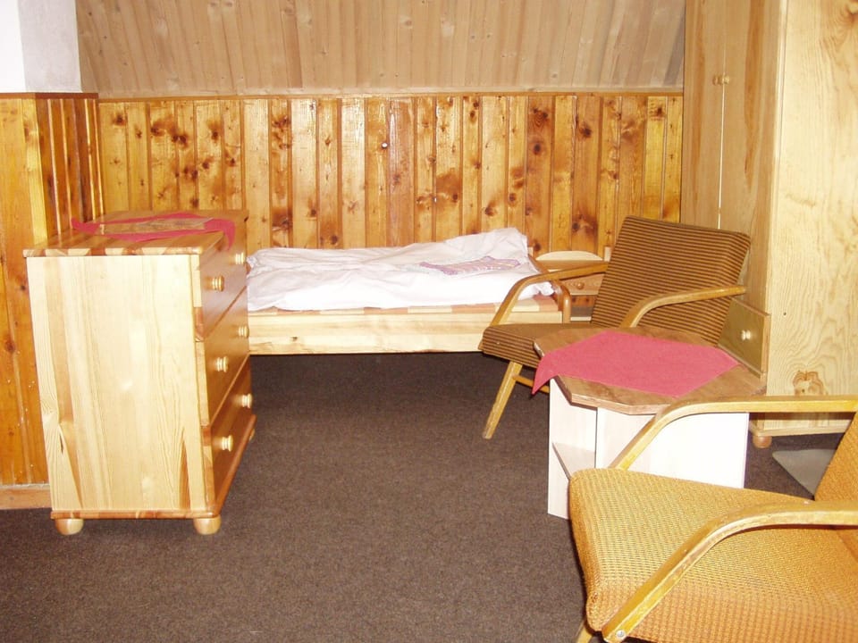 Bed, Seating area