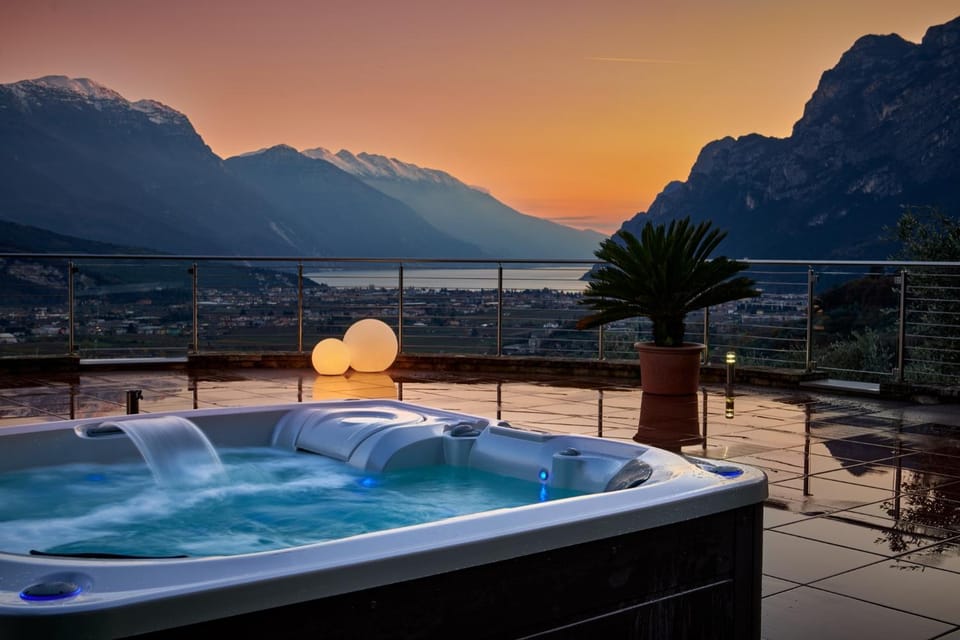 Hot Tub, Mountain view, Sunset