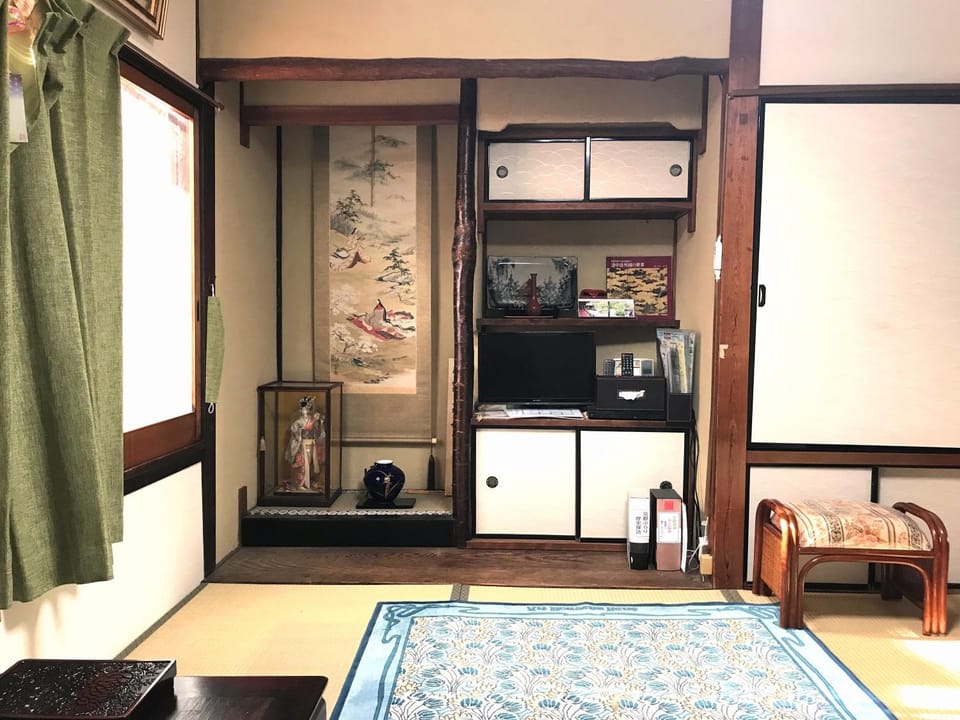 ファミリー向け民泊 かつら 二条城近くの和風座敷 Bed and Breakfast in Kyoto