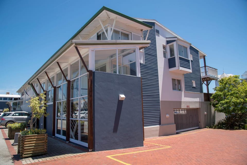 Waterfront 1BD Quay West Apartment in Knysna