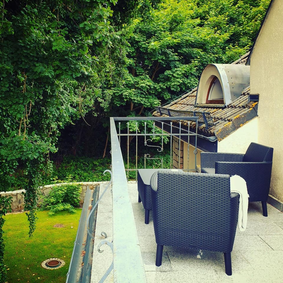 Natural landscape, Balcony/Terrace, Garden view