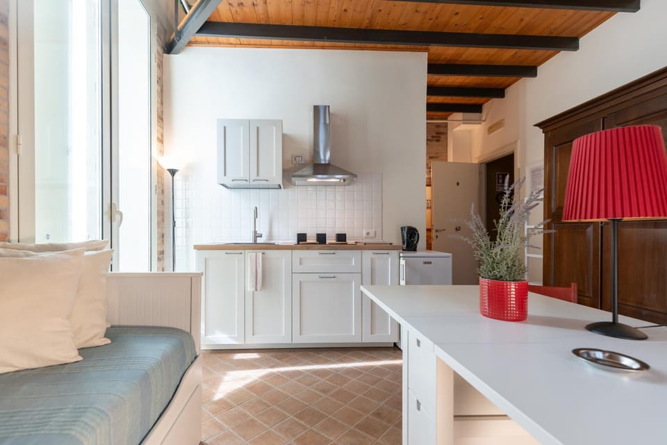 Kitchen or kitchenette, Living room, Seating area, kitchen