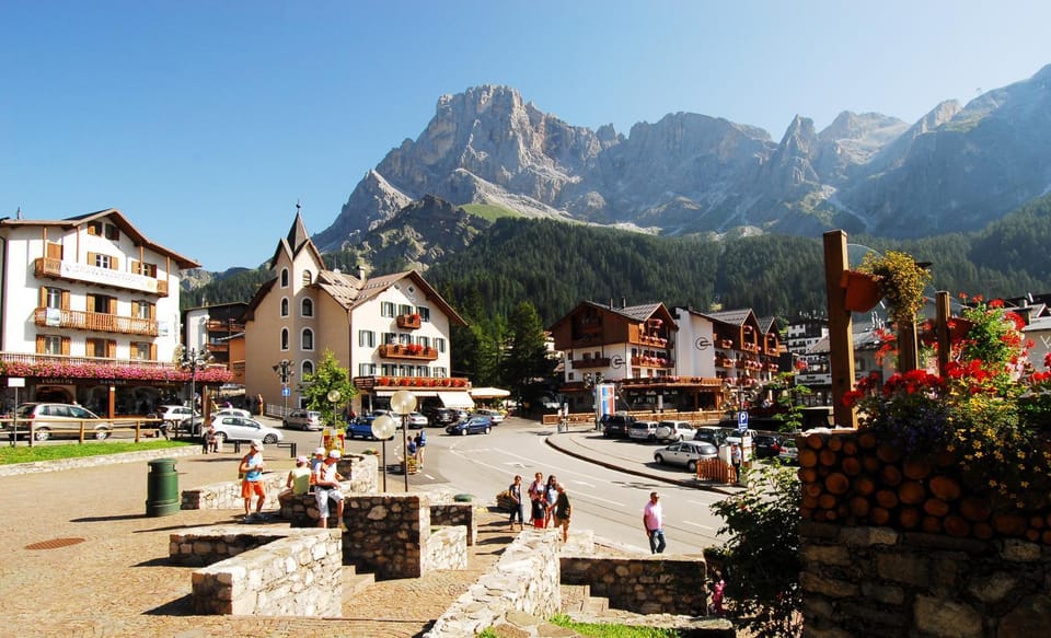 Day, Mountain view, group of guests