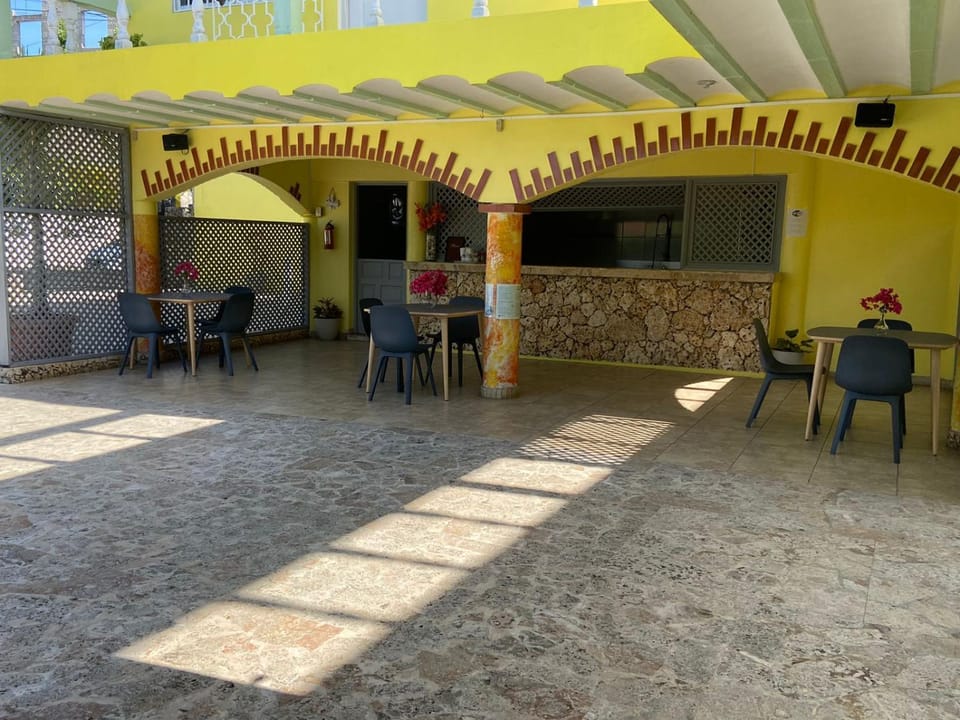 Patio, Restaurant/places to eat, Restaurant/places to eat, Day, Banquet/Function facilities