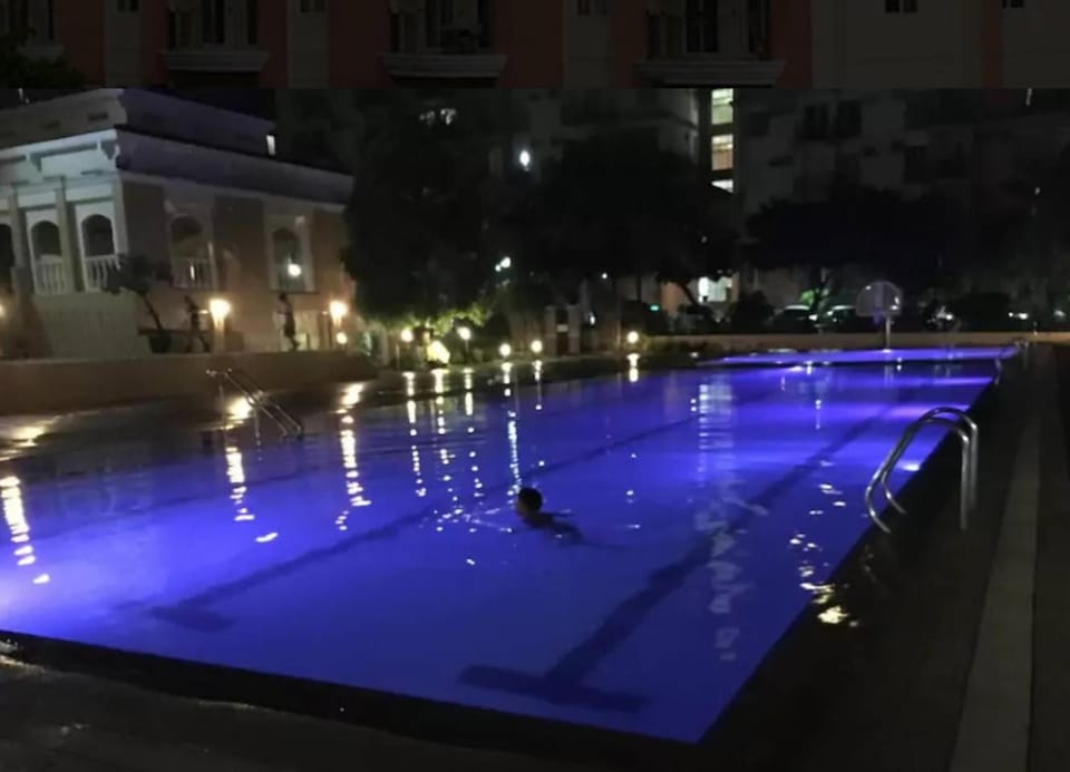 CHATEAU ELYSEE a3 near airport Wifi Kitchen Apartment hotel in Paranaque