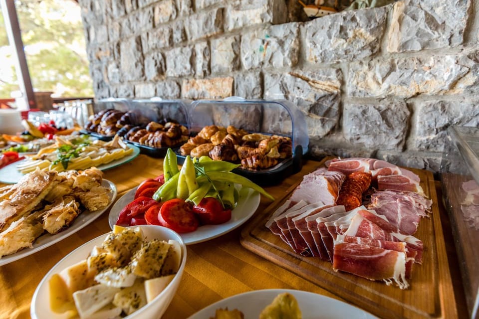 Restaurant/places to eat, Breakfast, Buffet breakfast