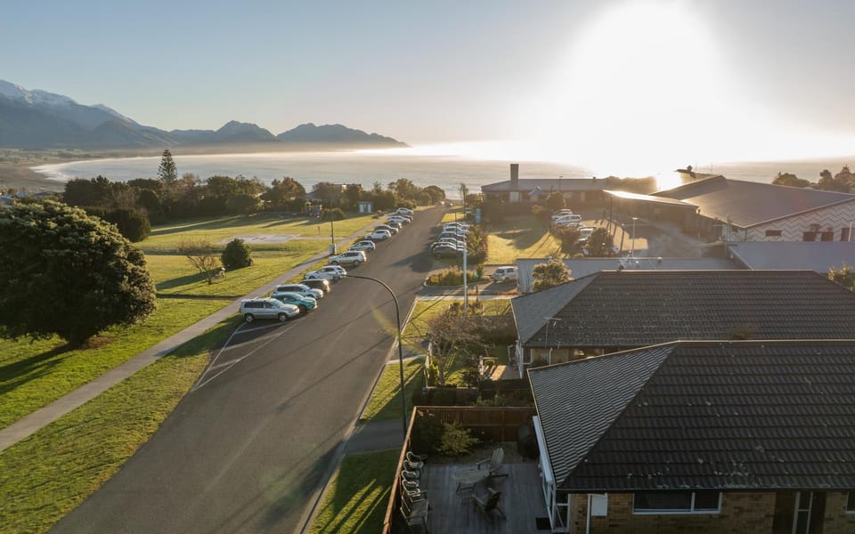 Mountain view, Sea view