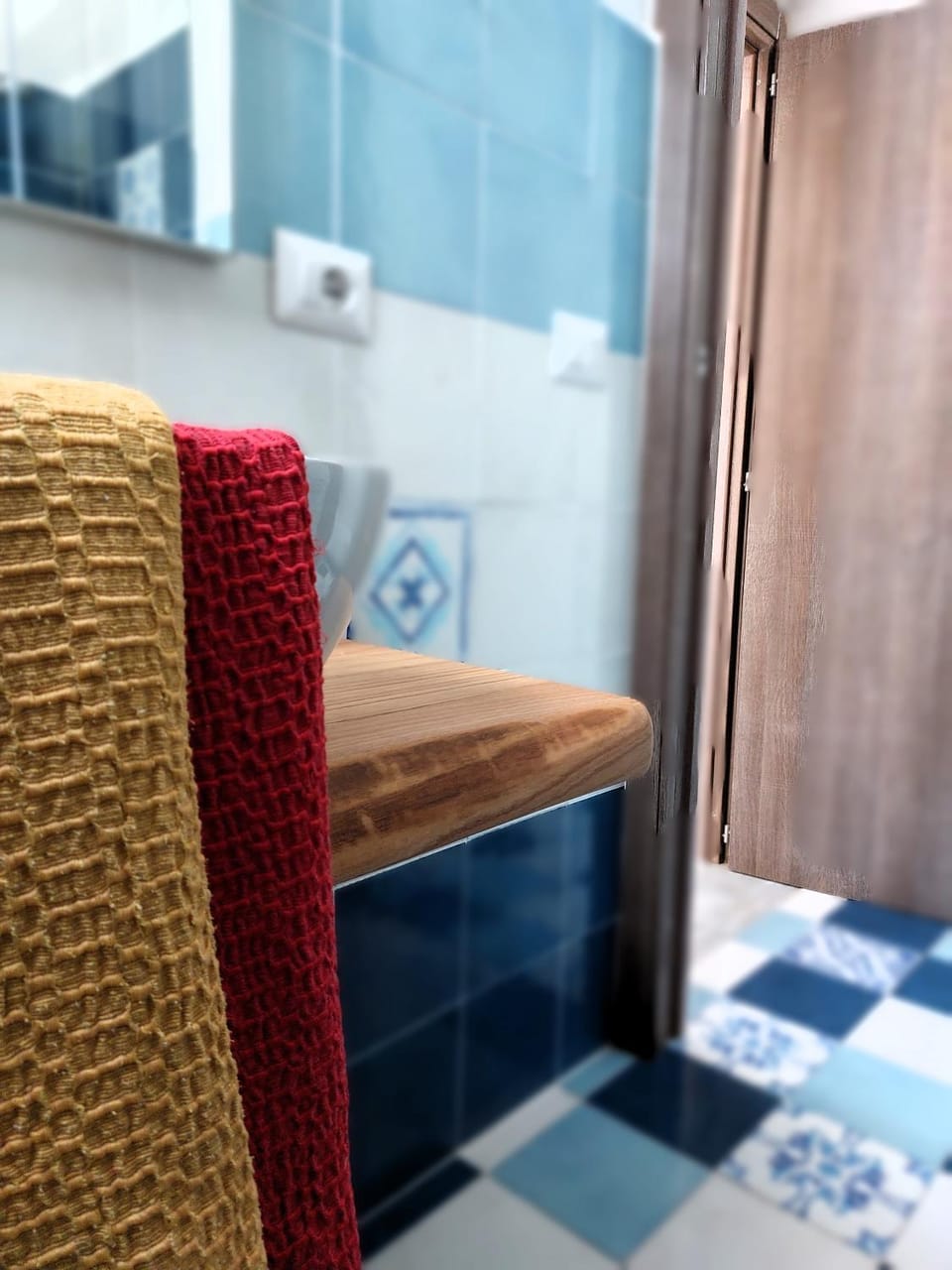 Toilet, Bed, Photo of the whole room, Bedroom, towels