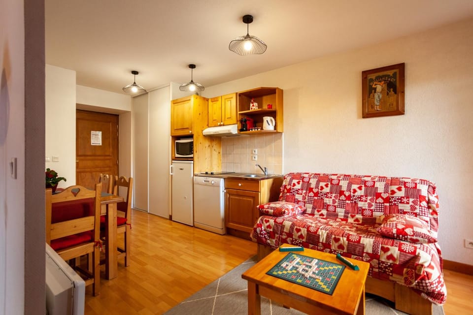 Coffee/tea facilities, Kitchen or kitchenette, Living room, Dining area, dishwasher