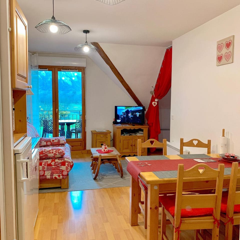 Balcony/Terrace, Living room, Dining area, Mountain view, hair dresser