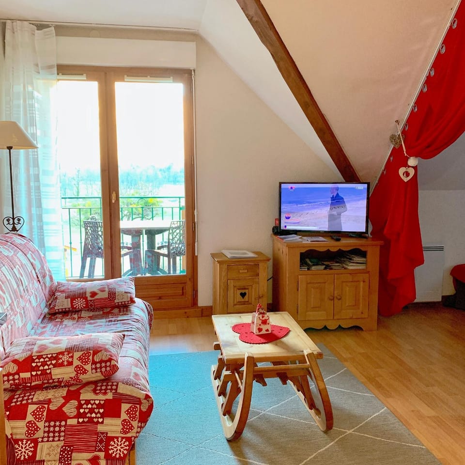 TV and multimedia, Balcony/Terrace, Living room, Seating area, hair dresser