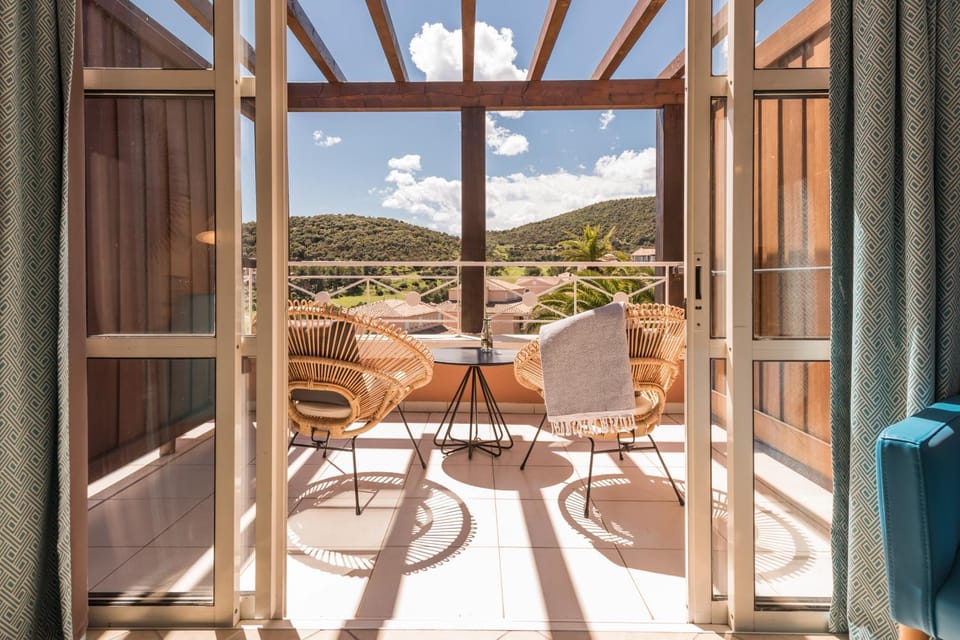 Patio, Day, Natural landscape, View (from property/room), Balcony/Terrace, Living room, Seating area, Dining area, Mountain view