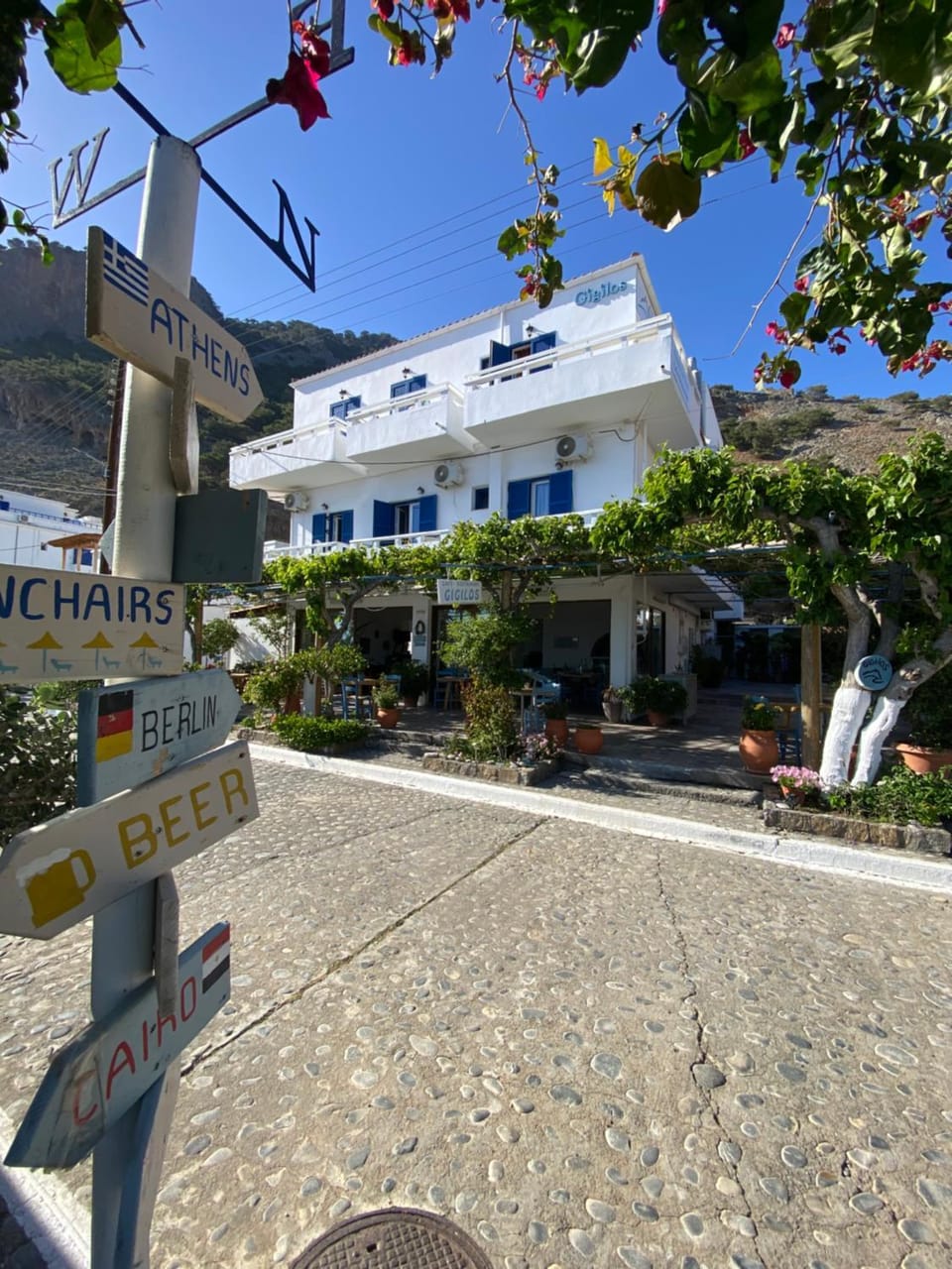 Facade/entrance
