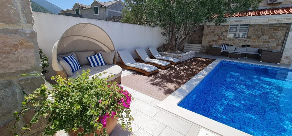 Pool view, Swimming pool