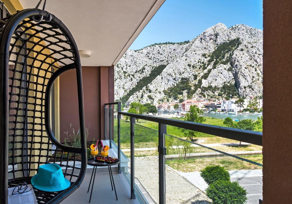 Balcony/Terrace, children, Family