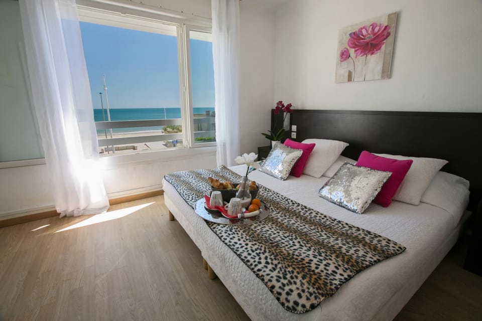 Bedroom, Sea view
