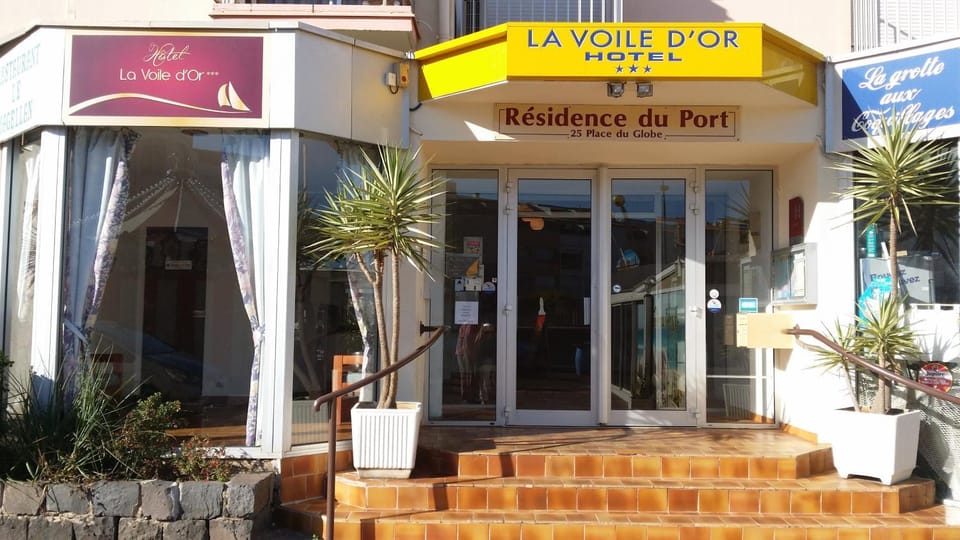 Facade/entrance