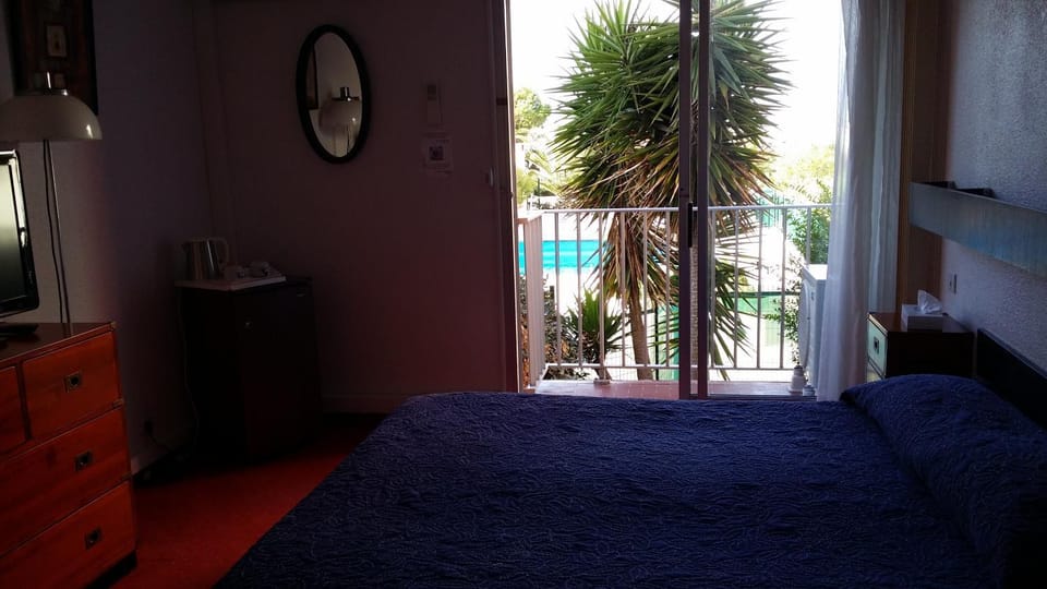 Bed, Balcony/Terrace, Bedroom