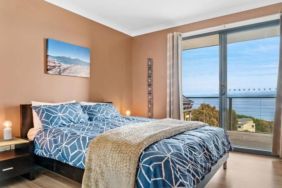 Bed, Bedroom, Sea view