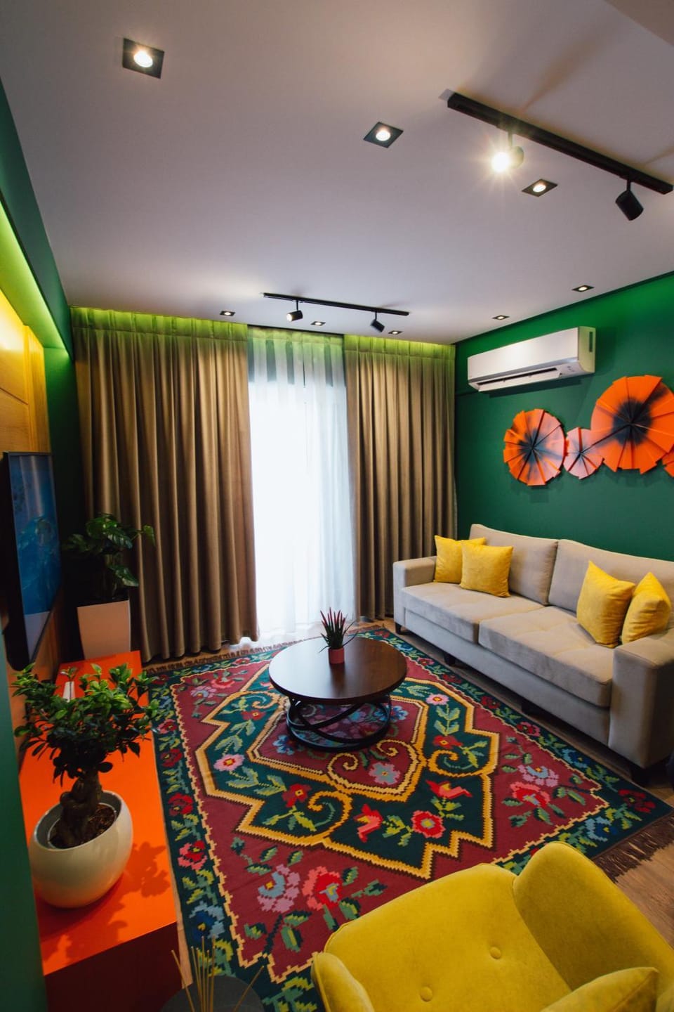 TV and multimedia, Living room, Seating area, air conditioner
