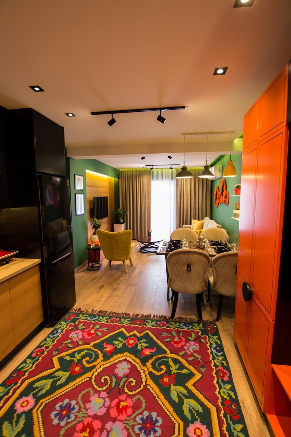 Bed, TV and multimedia, Living room, Photo of the whole room, Seating area, Evening entertainment, Bedroom, wardrobe