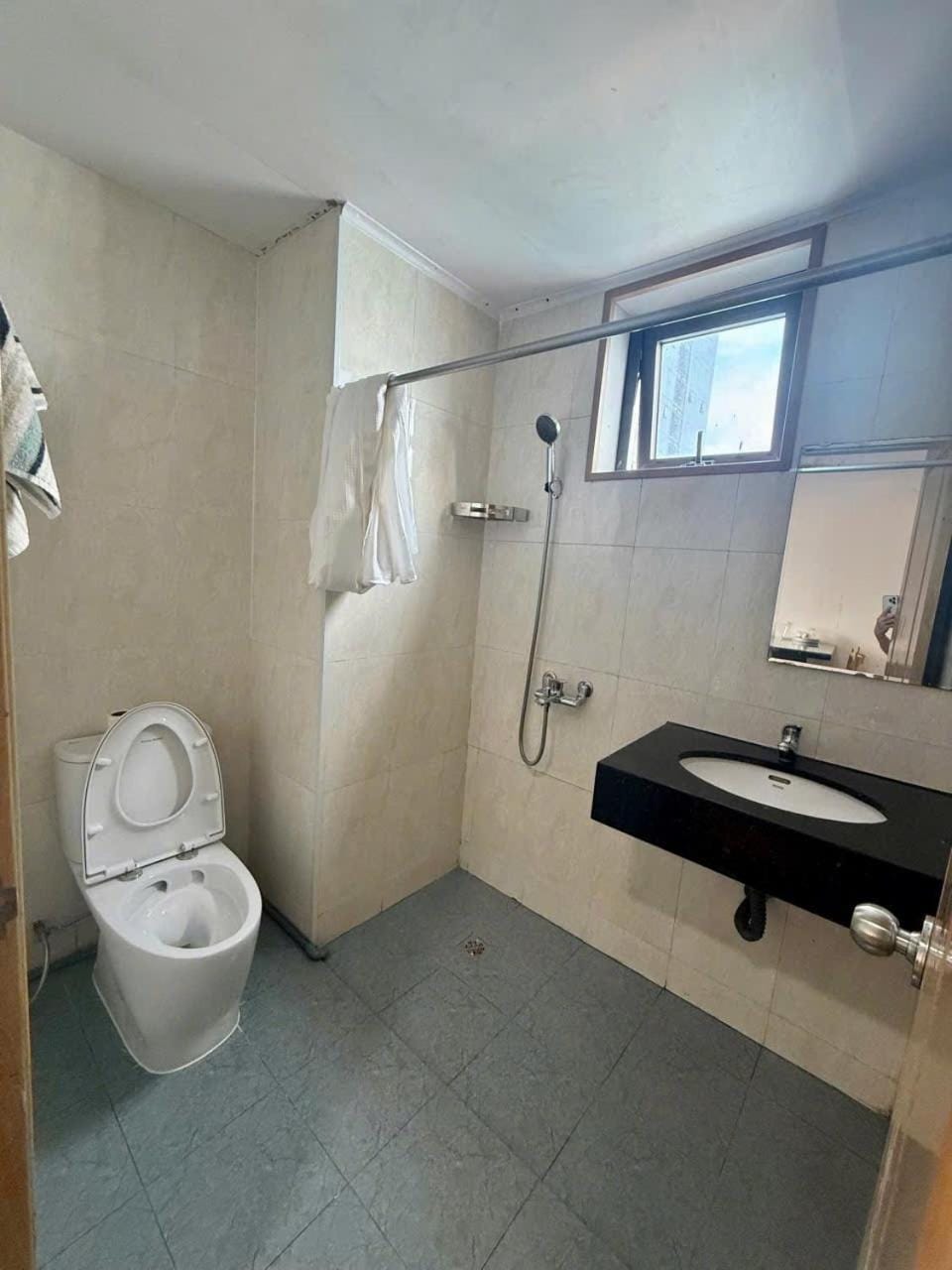 Shower, Toilet
