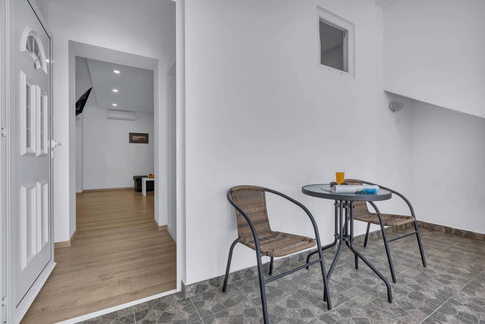 Patio, Seating area