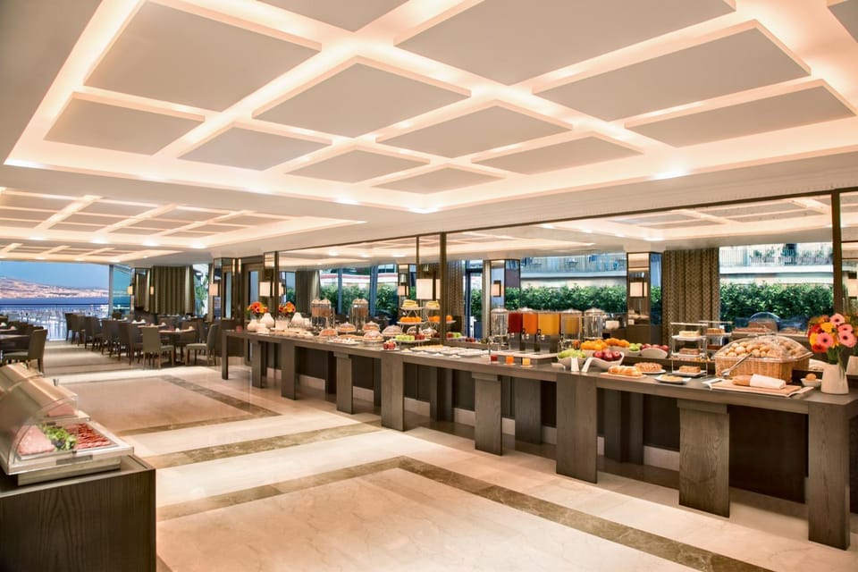Restaurant/places to eat, Buffet breakfast