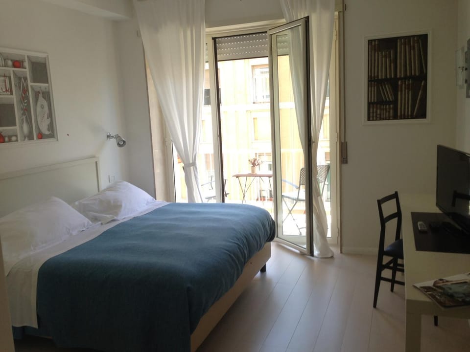 Bed, Photo of the whole room