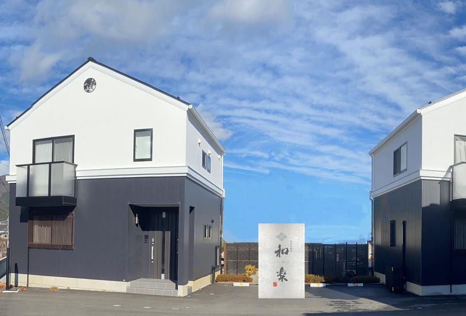 Property building, Facade/entrance, Property logo or sign