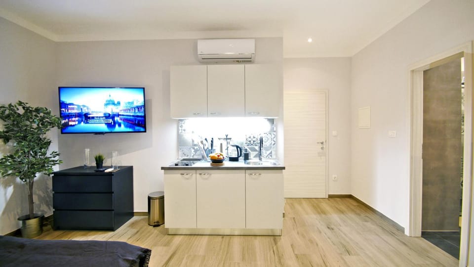 TV and multimedia, Kitchen or kitchenette