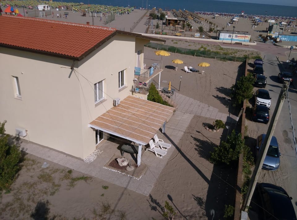 Neighbourhood, Sea view, Street view