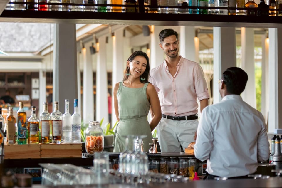 Restaurant/places to eat, Lounge or bar