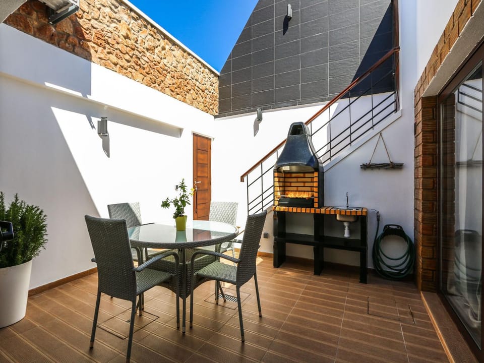 Patio, BBQ facilities, Balcony/Terrace