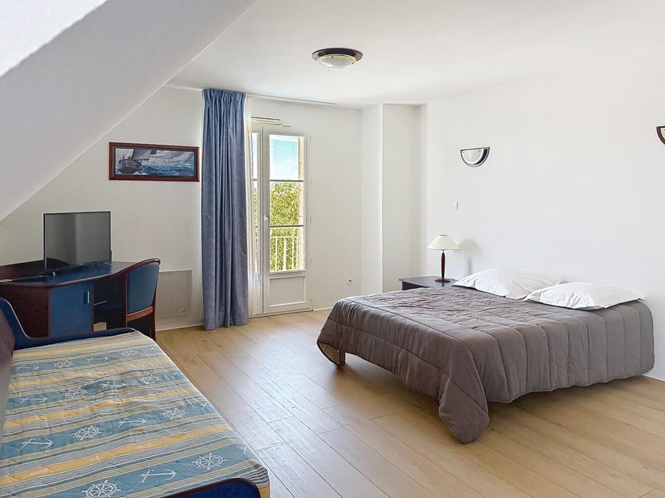 Bed, View (from property/room), Bedroom