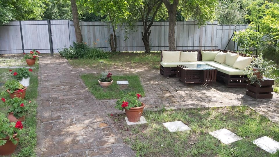 Patio, Garden view