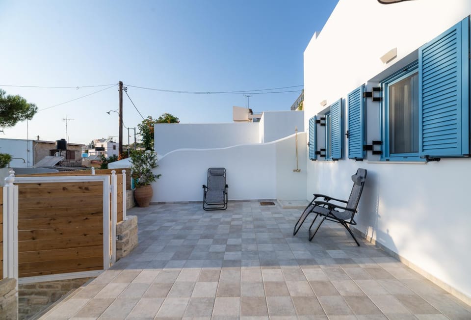 Patio, Facade/entrance, Balcony/Terrace