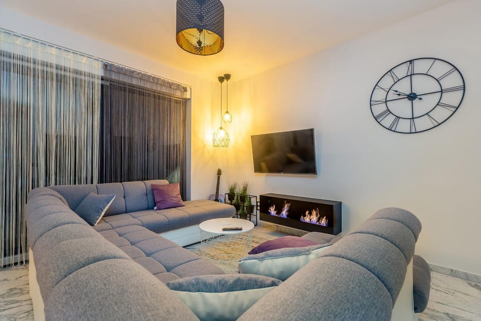 TV and multimedia, Living room, Seating area