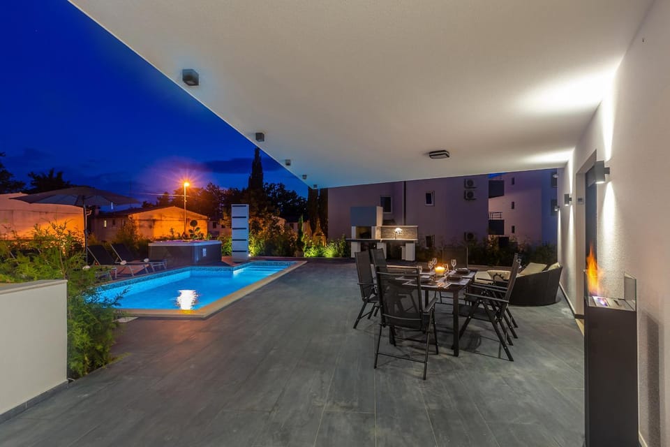 Patio, Seating area, Swimming pool