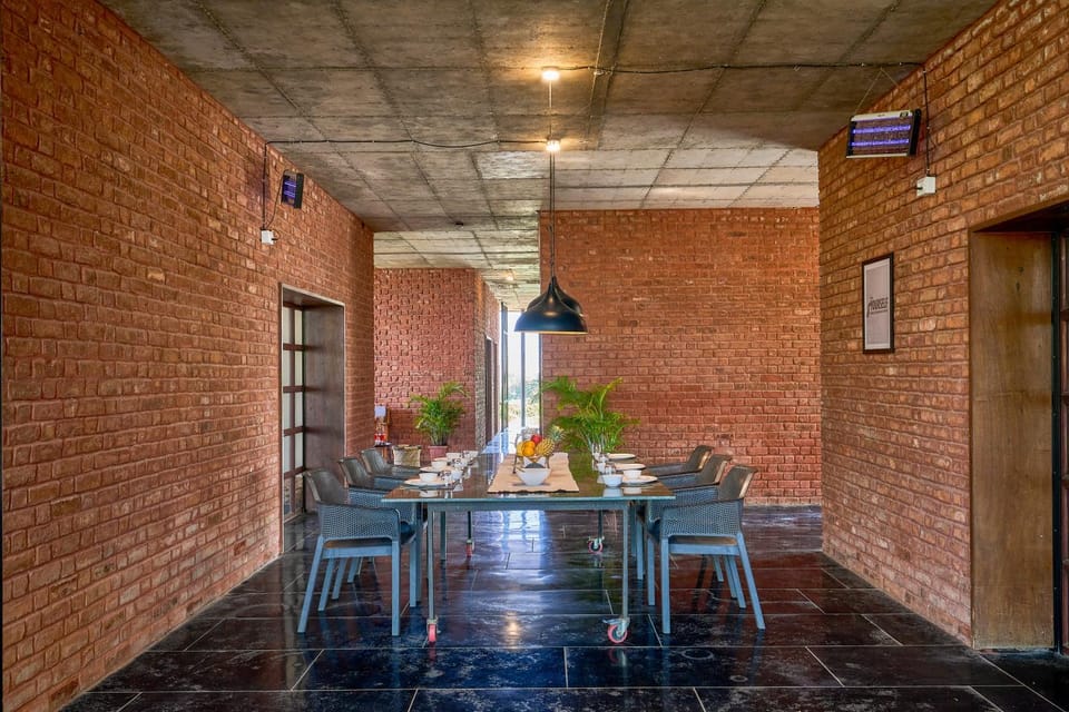 Seating area, Dining area