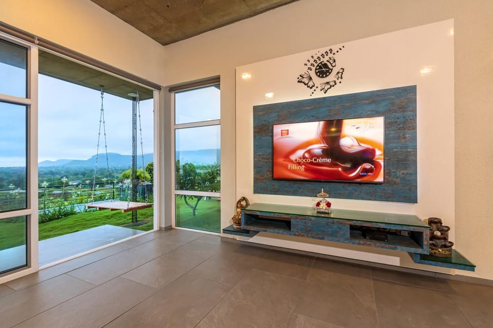 Communal lounge/ TV room, Natural landscape, TV and multimedia, Evening entertainment, Mountain view