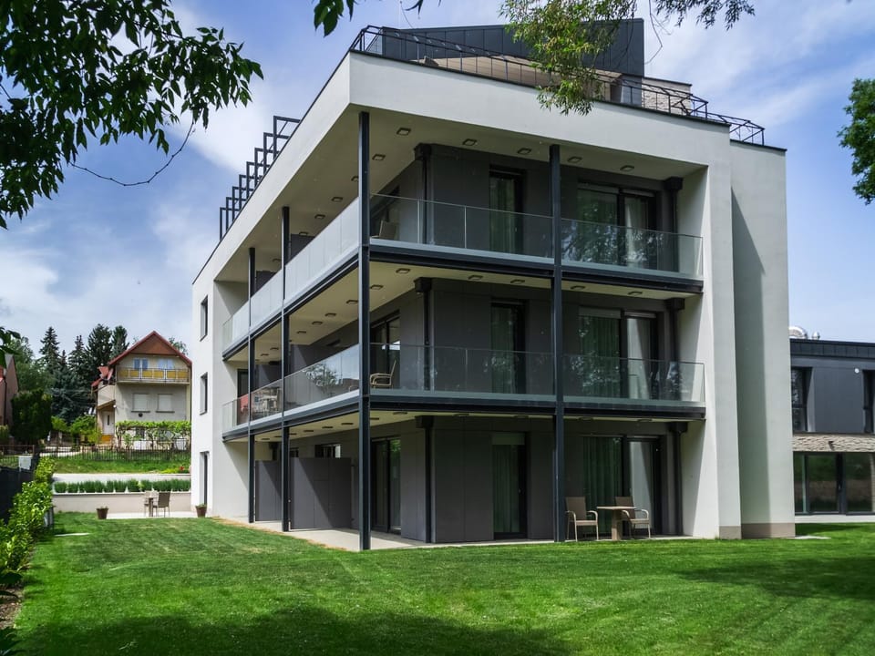 Property building, Spring, Day, Natural landscape, Garden, Garden, Garden view