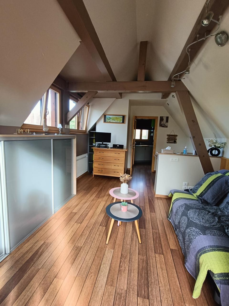 Bed, Living room