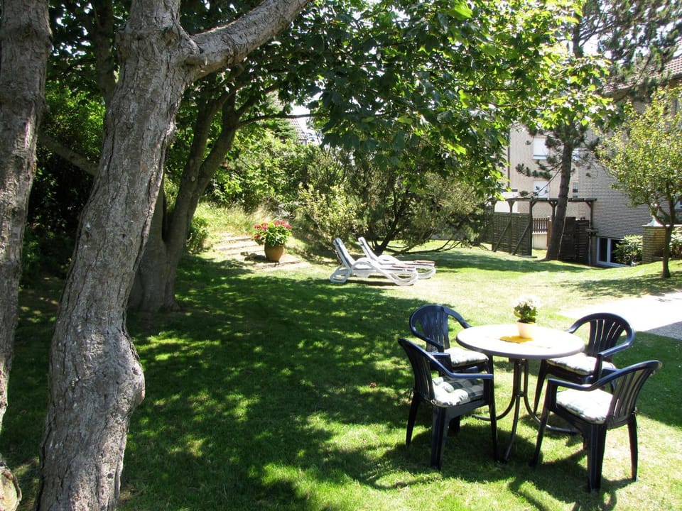 Day, Garden