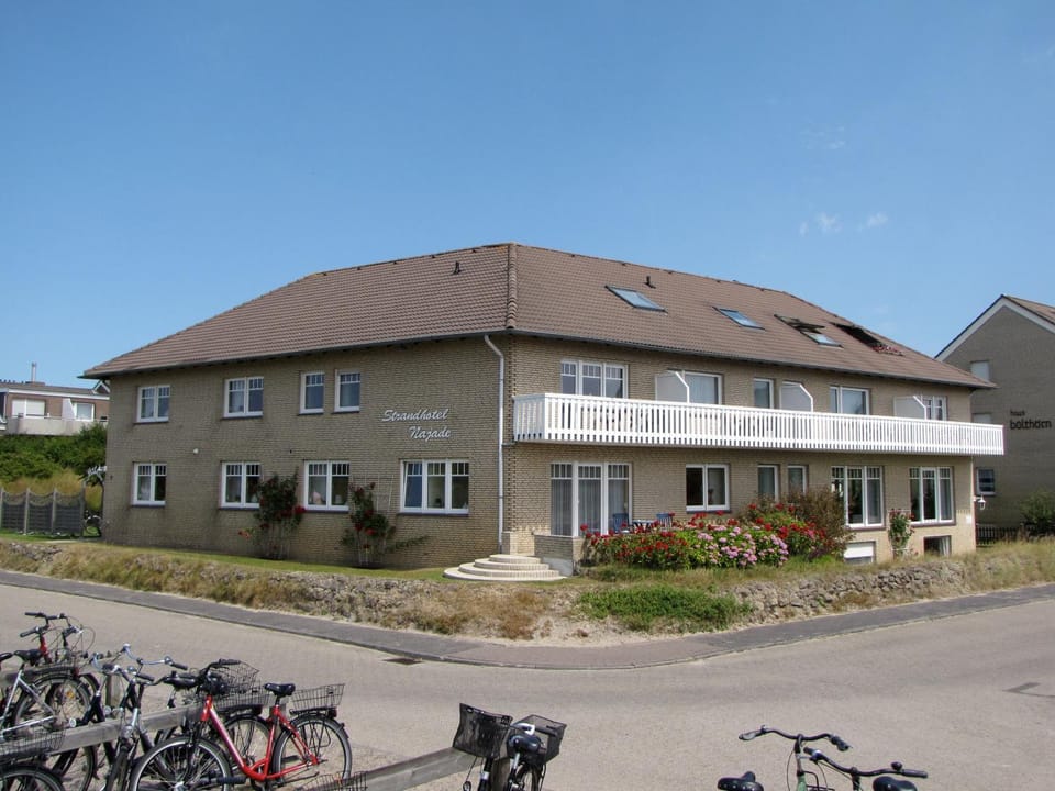 Property building, Day