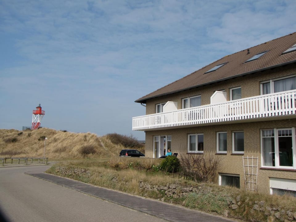 Property building, Day