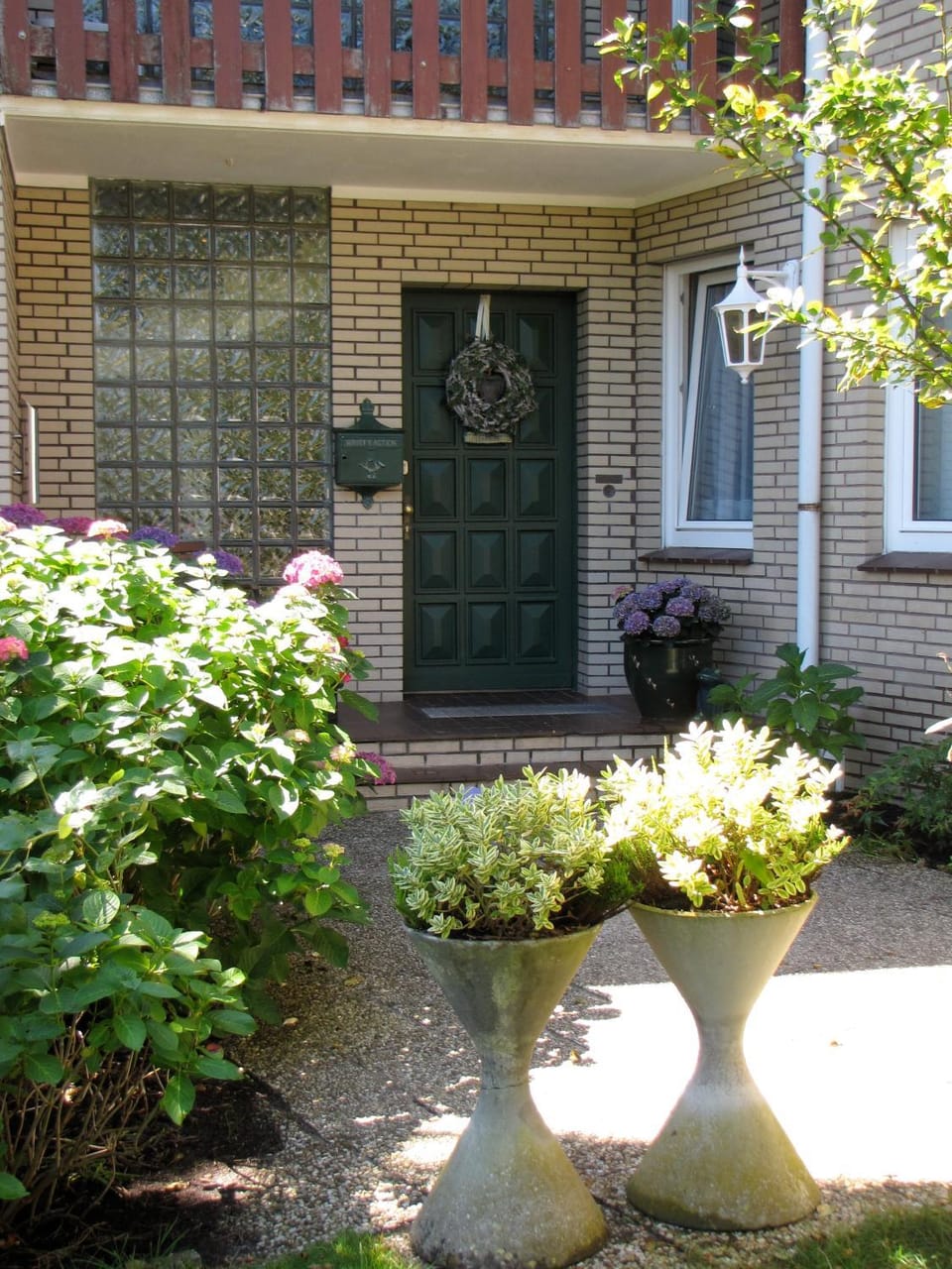 Facade/entrance
