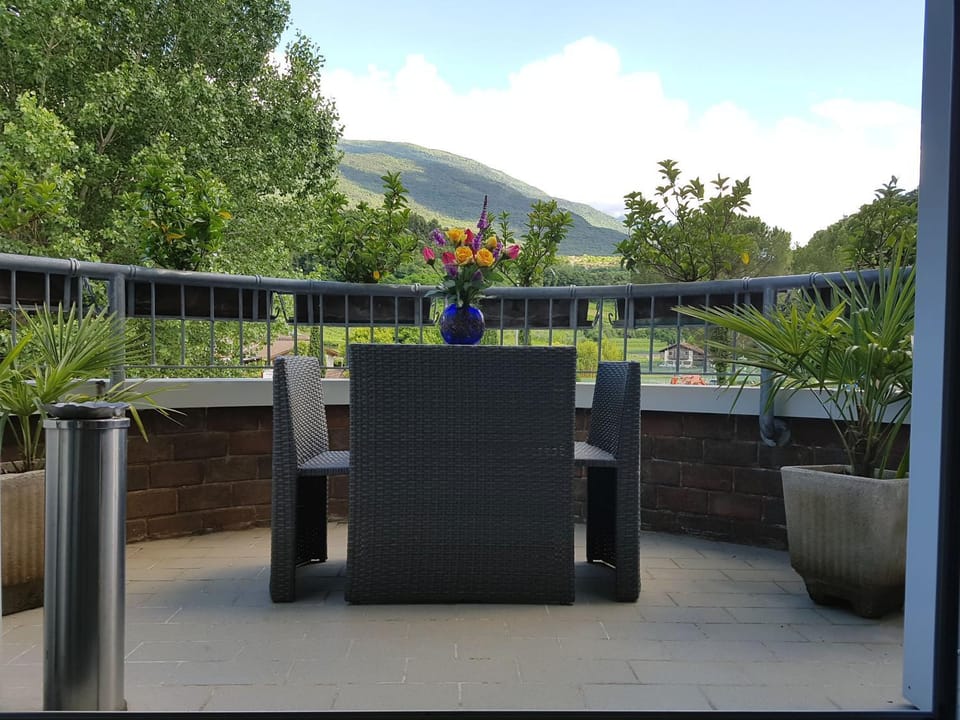 Balcony/Terrace, Mountain view