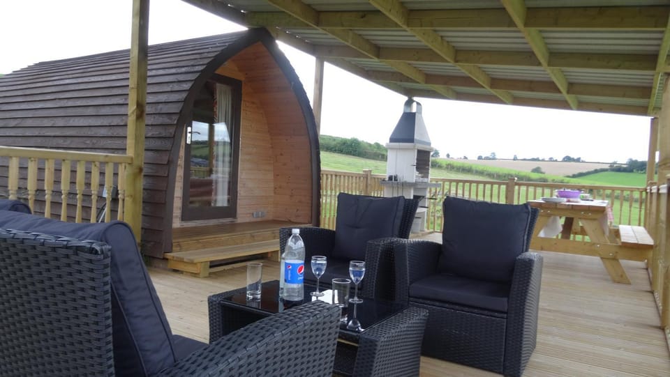 BBQ facilities, Balcony/Terrace, Seating area