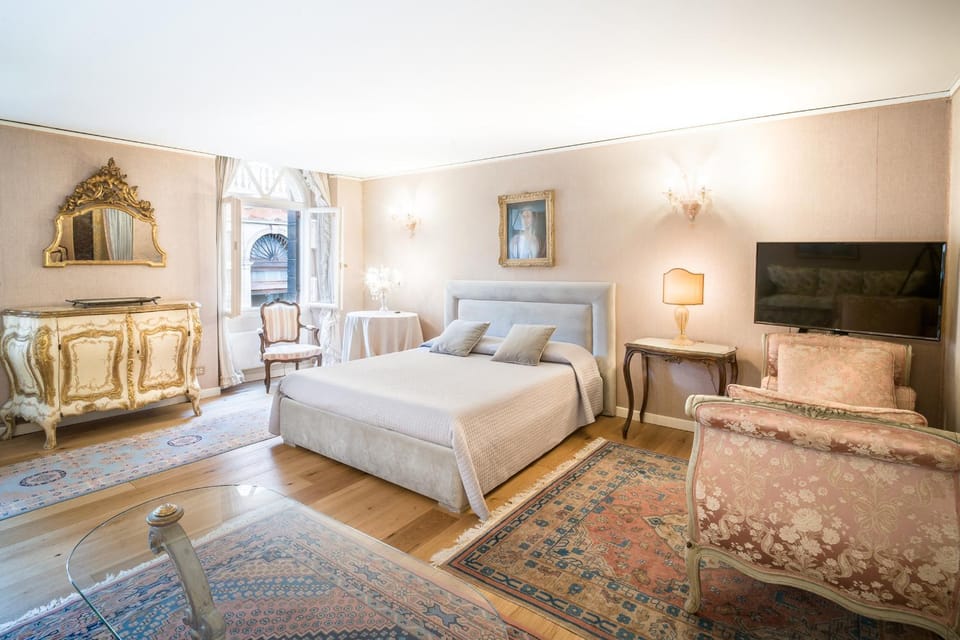 Living room, Photo of the whole room, Bedroom